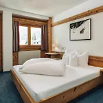 Ferienresidenz Raich - Mit Sky Wellness Und Garten 公寓 *