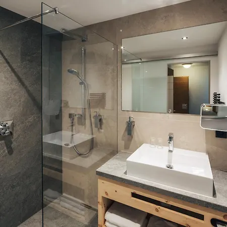 Ferienresidenz Raich - Mit Sky Wellness Und Garten Lägenhet Ried im Oberinntal